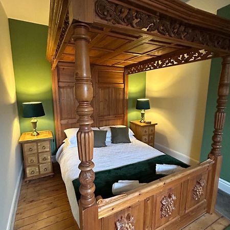 The Buxton Retreat A Luxurious 3-Storey Townhouse With Four Poster Bed And Double Jacuzzi Bath" Kültér fotó