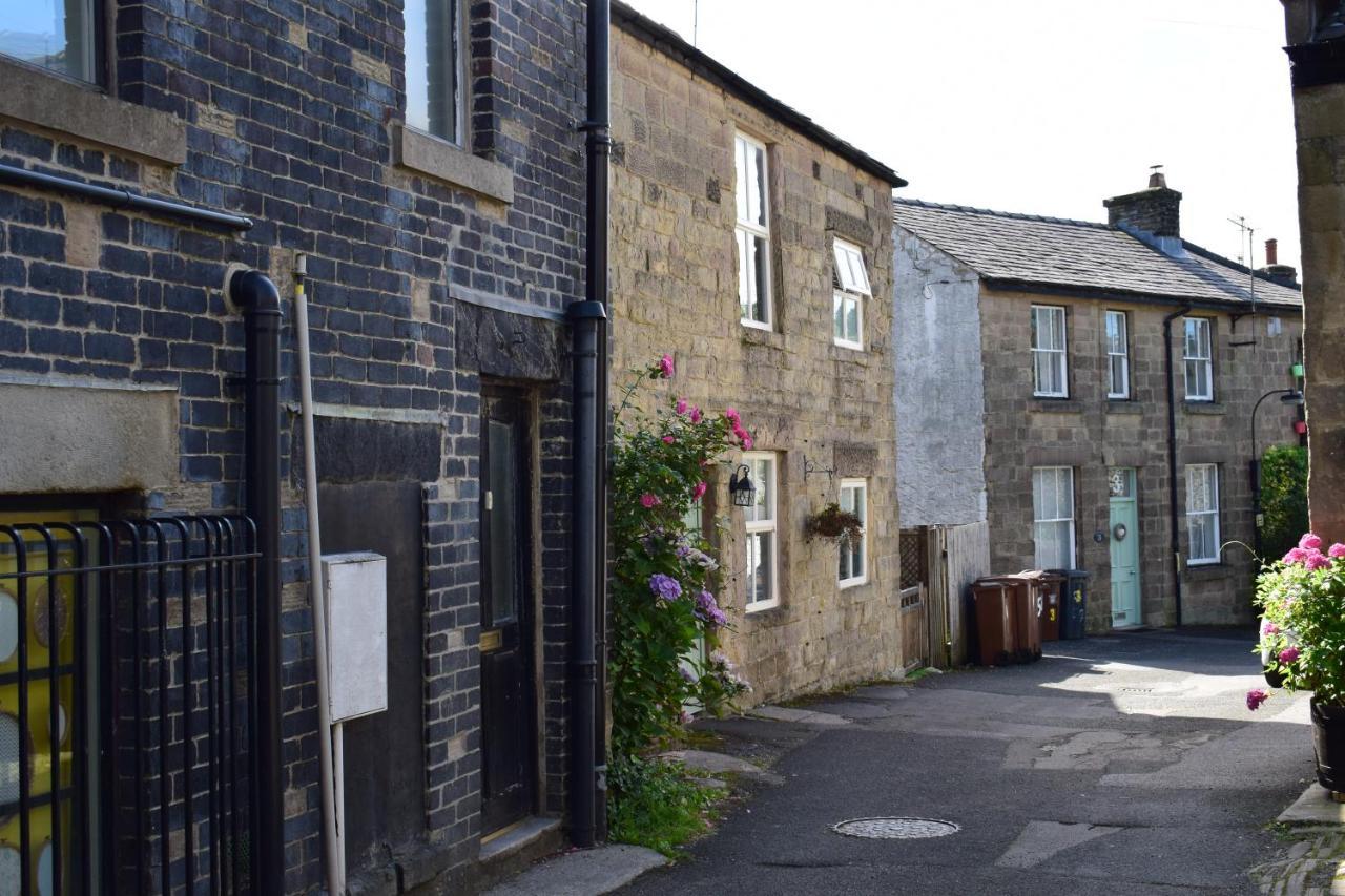 The Buxton Retreat A Luxurious 3-Storey Townhouse With Four Poster Bed And Double Jacuzzi Bath" Kültér fotó