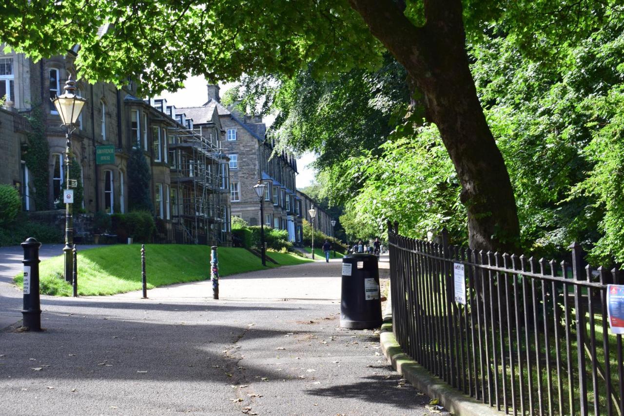 The Buxton Retreat A Luxurious 3-Storey Townhouse With Four Poster Bed And Double Jacuzzi Bath" Kültér fotó