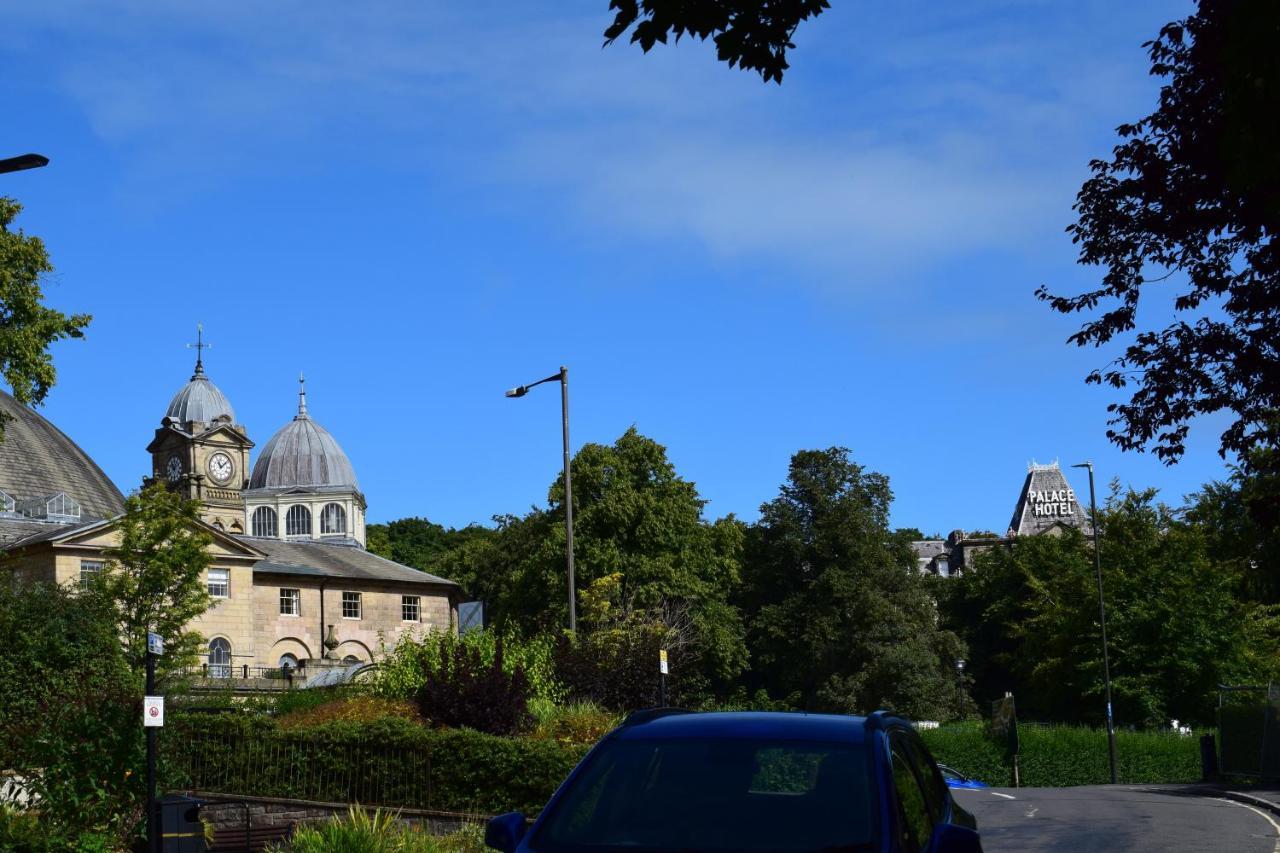 The Buxton Retreat A Luxurious 3-Storey Townhouse With Four Poster Bed And Double Jacuzzi Bath" Kültér fotó