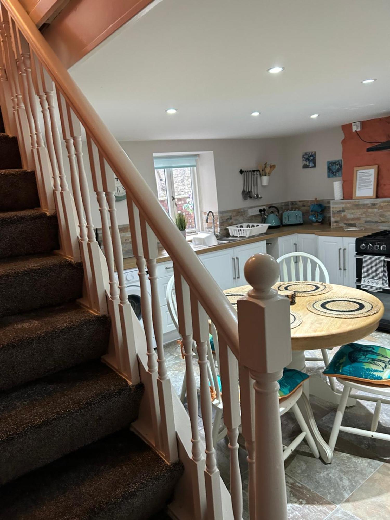 The Buxton Retreat A Luxurious 3-Storey Townhouse With Four Poster Bed And Double Jacuzzi Bath" Kültér fotó