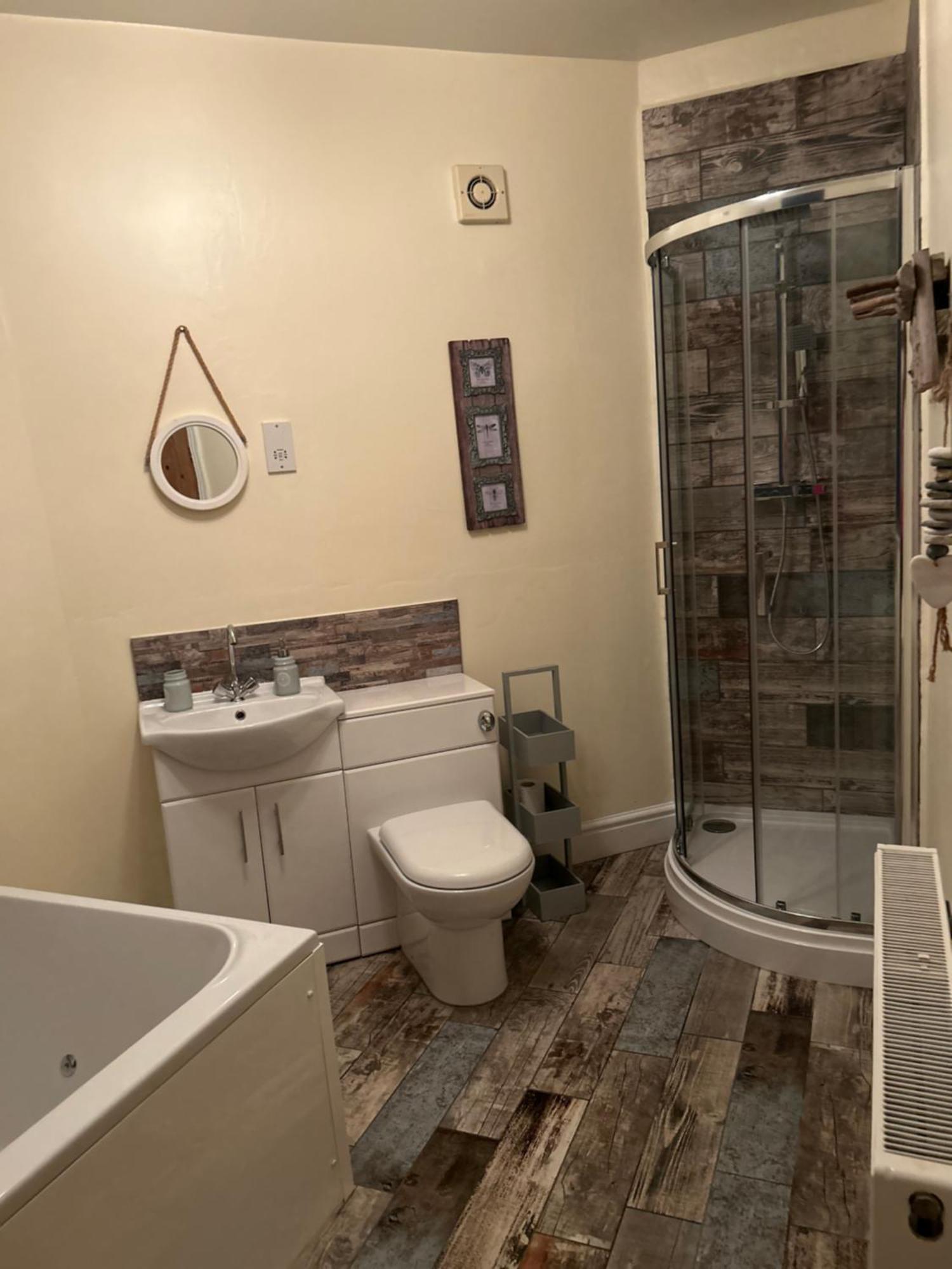 The Buxton Retreat A Luxurious 3-Storey Townhouse With Four Poster Bed And Double Jacuzzi Bath" Kültér fotó
